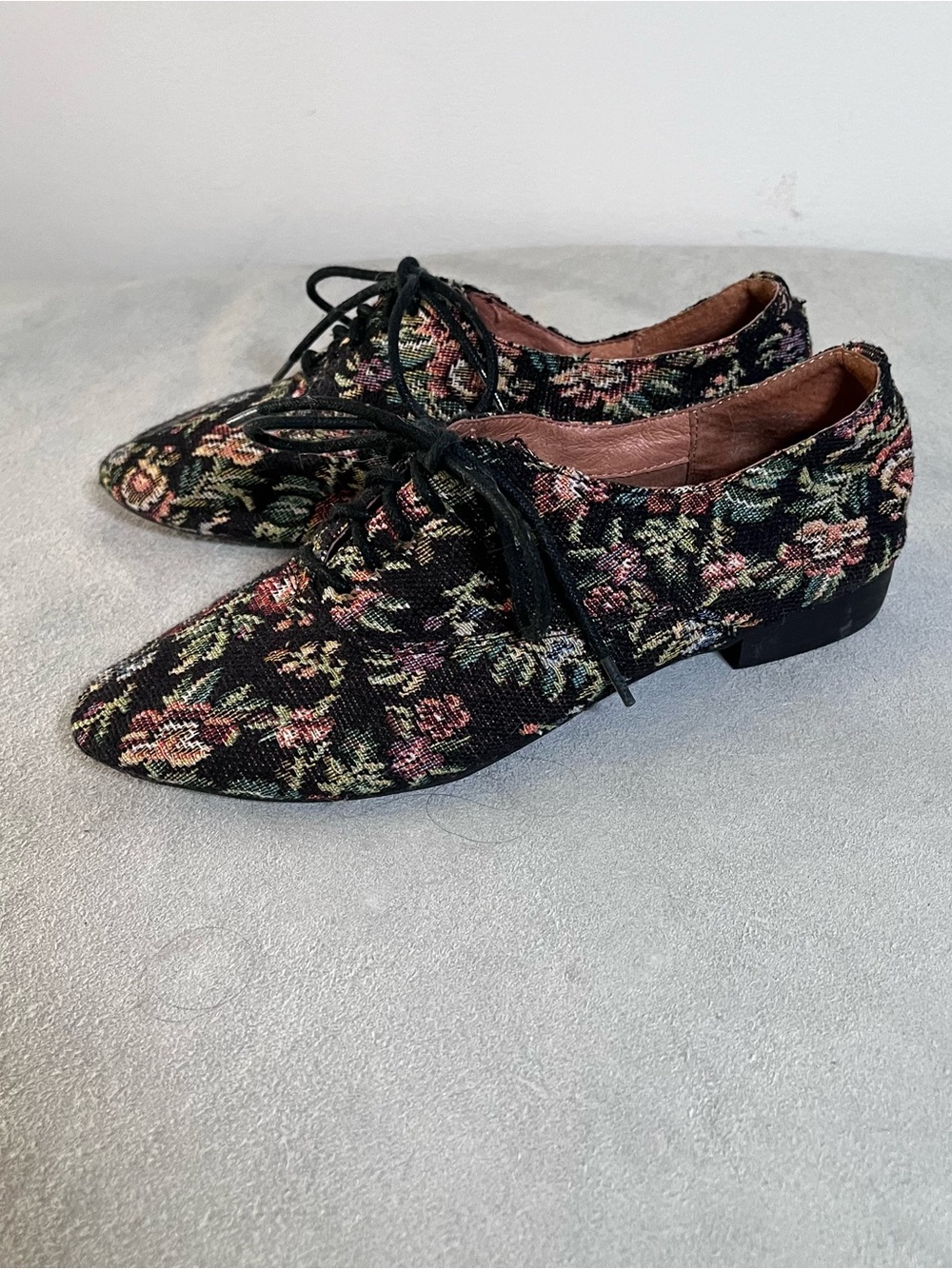 Jeffrey Campbell Black Floral Tapestry Lace-Up Oxford Flats Size 7 Brocade